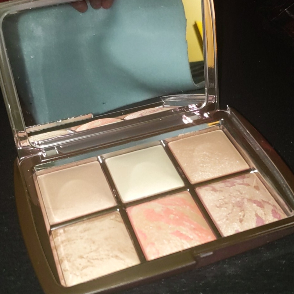 Hourglass 2018 Holiday Palette